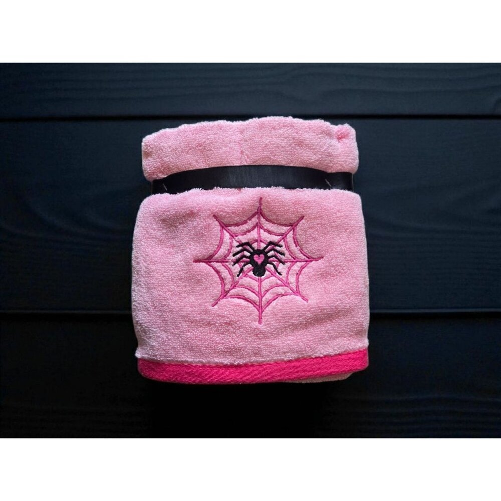 Set 2 Betsey Johnson Pink Halloween Spider Hand Towels 16x26 Cotton Embroidered